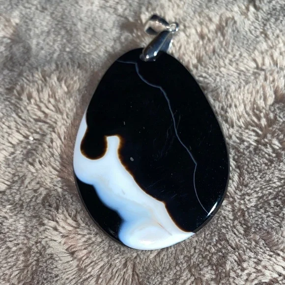 Black and White Teardrop Pendant - Picture 2 of 2